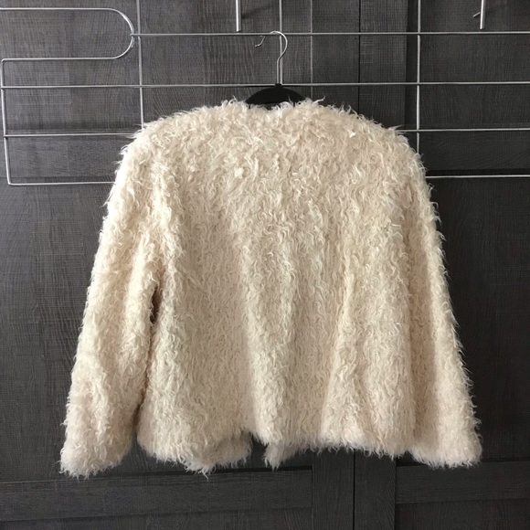 Cabi Furry Furry Jacket - Winter White Size M NWOT - Picture 2 of 2